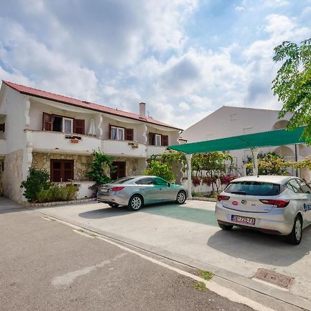 Apartments Helena لوبار المظهر الخارجي الصورة