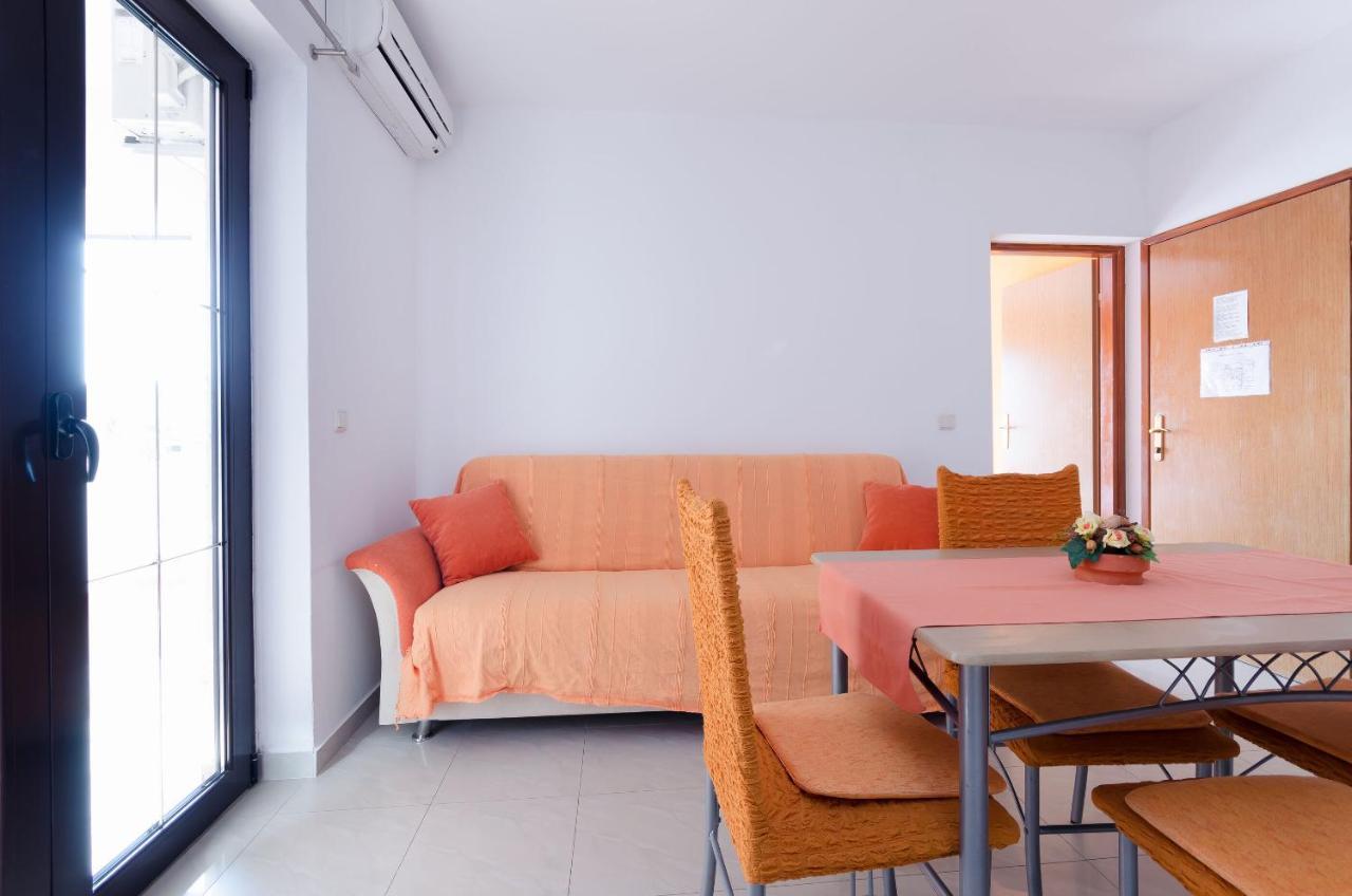 Apartments Helena لوبار المظهر الخارجي الصورة