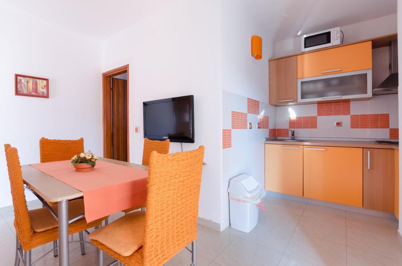 Apartments Helena لوبار المظهر الخارجي الصورة
