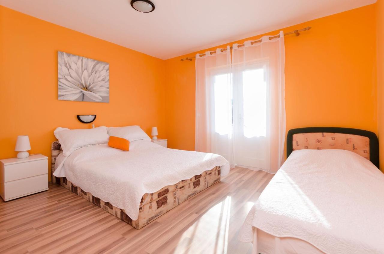 Apartments Helena لوبار المظهر الخارجي الصورة