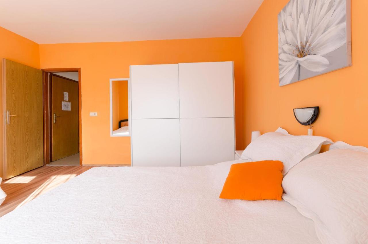 Apartments Helena لوبار المظهر الخارجي الصورة