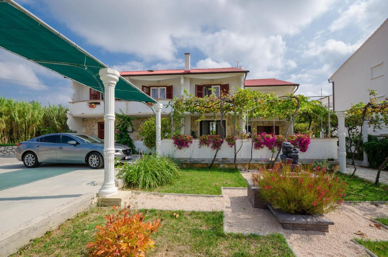 Apartments Helena لوبار المظهر الخارجي الصورة