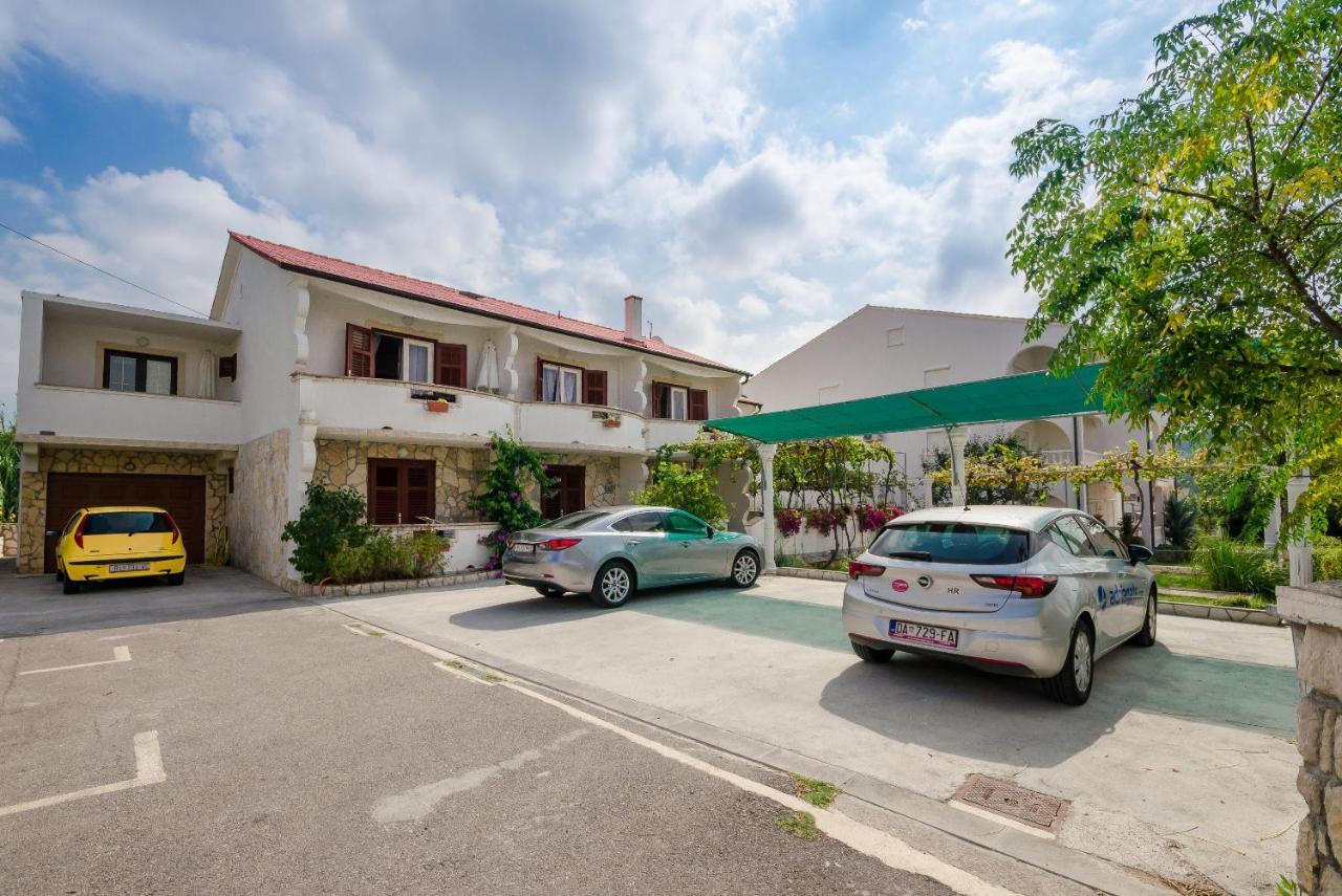 Apartments Helena لوبار المظهر الخارجي الصورة