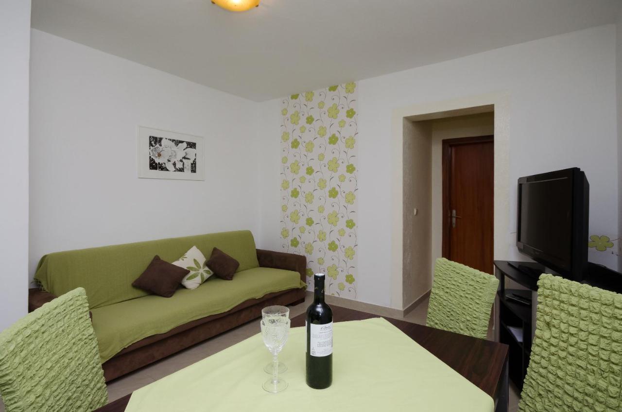 Apartments Helena لوبار المظهر الخارجي الصورة