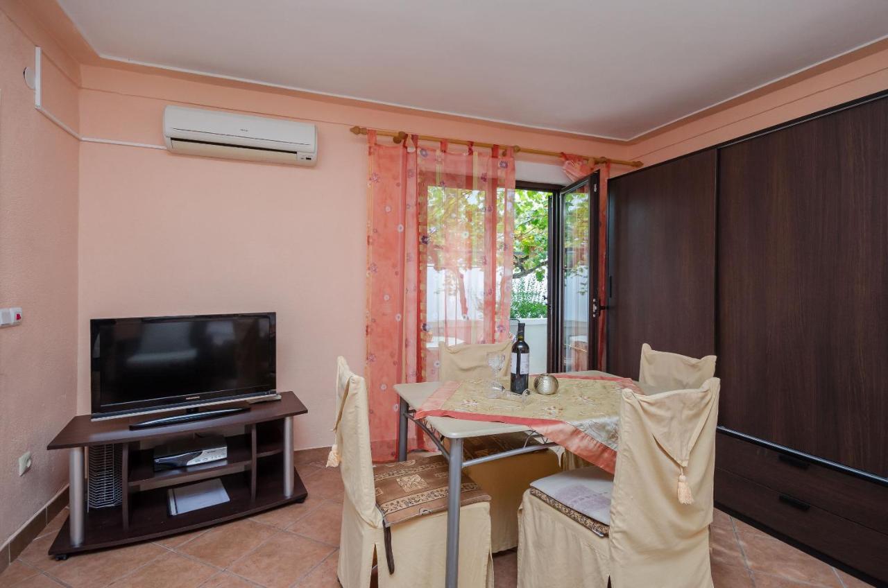 Apartments Helena لوبار المظهر الخارجي الصورة