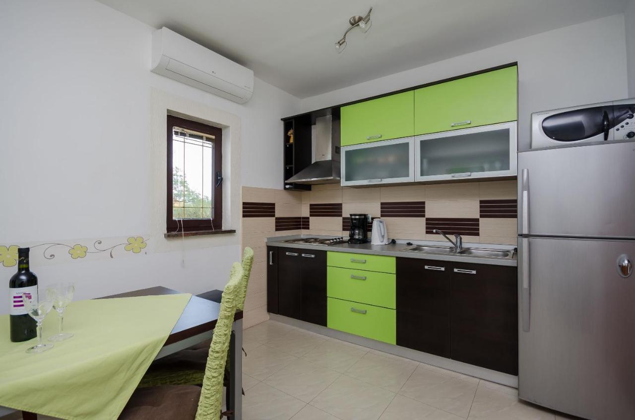 Apartments Helena لوبار المظهر الخارجي الصورة