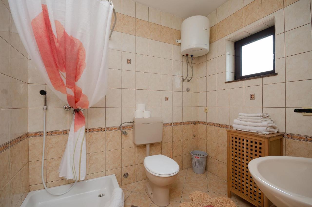 Apartments Helena لوبار المظهر الخارجي الصورة