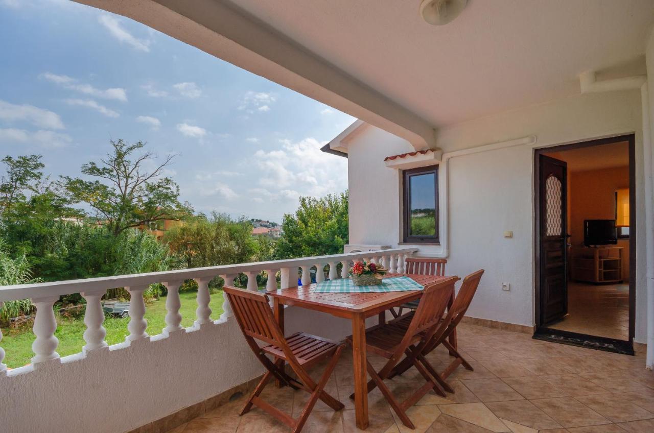 Apartments Helena لوبار المظهر الخارجي الصورة