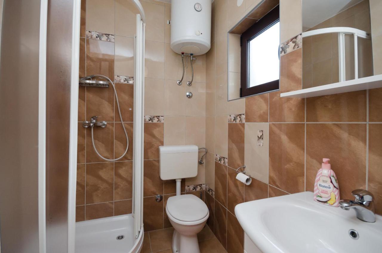 Apartments Helena لوبار المظهر الخارجي الصورة