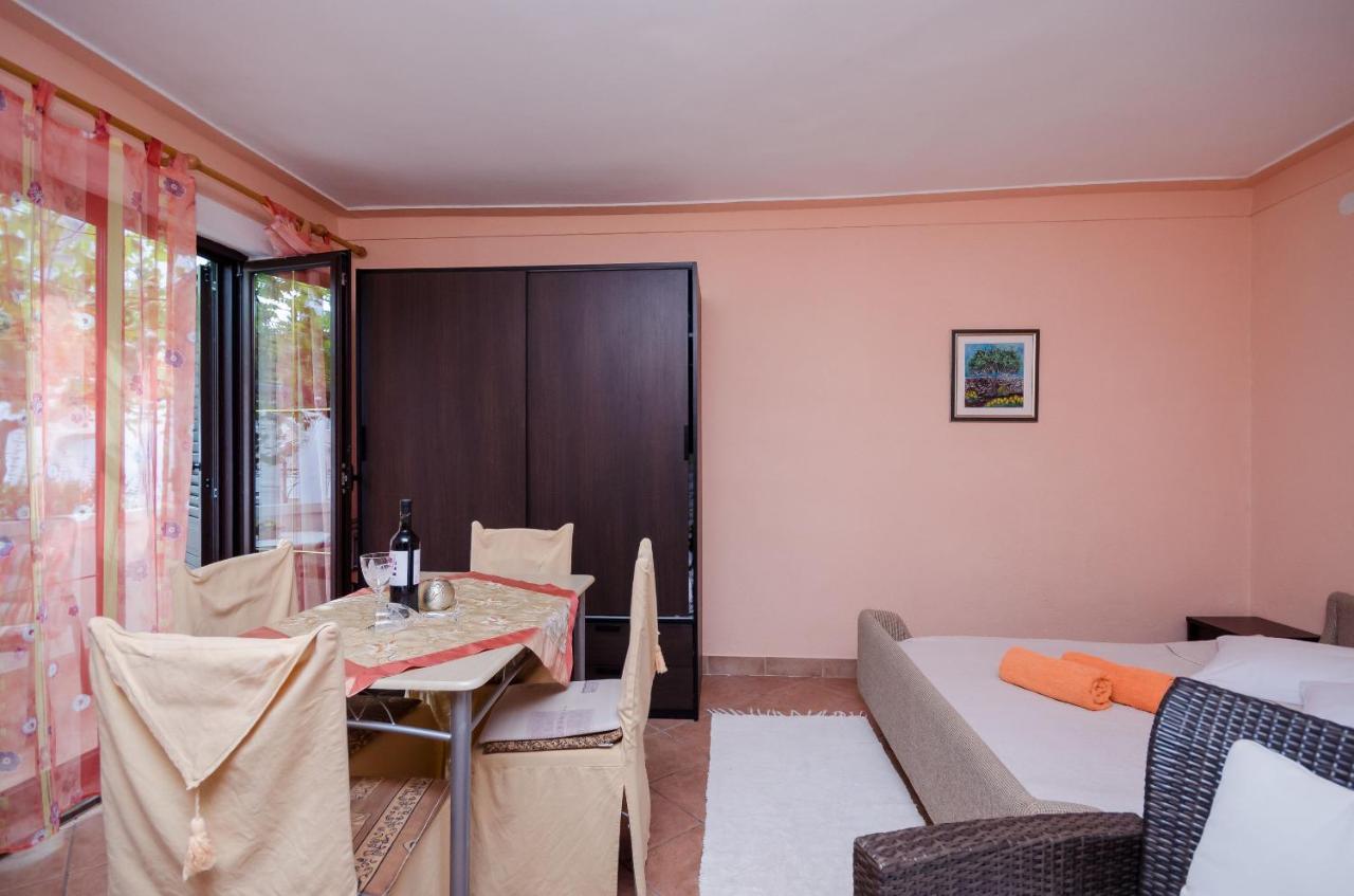 Apartments Helena لوبار المظهر الخارجي الصورة