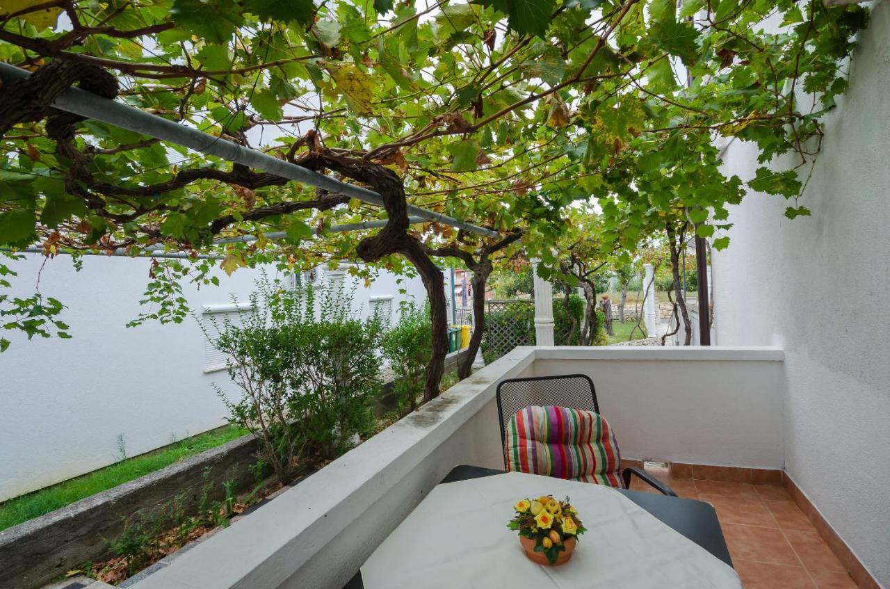 Apartments Helena لوبار المظهر الخارجي الصورة