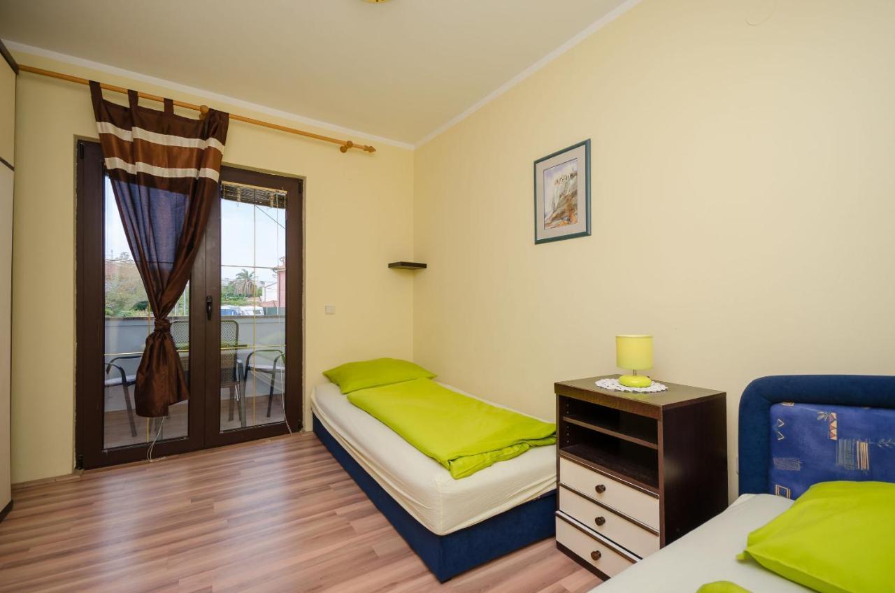 Apartments Helena لوبار المظهر الخارجي الصورة