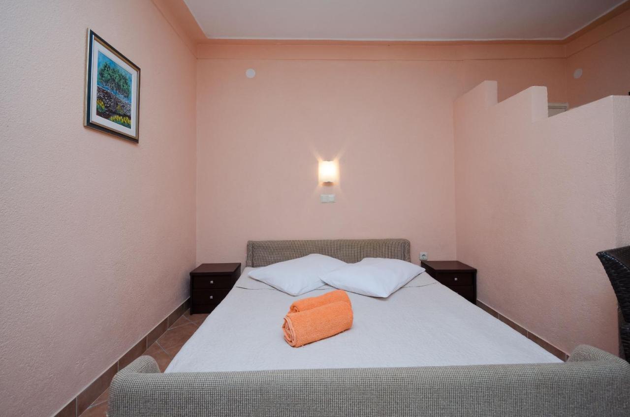 Apartments Helena لوبار المظهر الخارجي الصورة