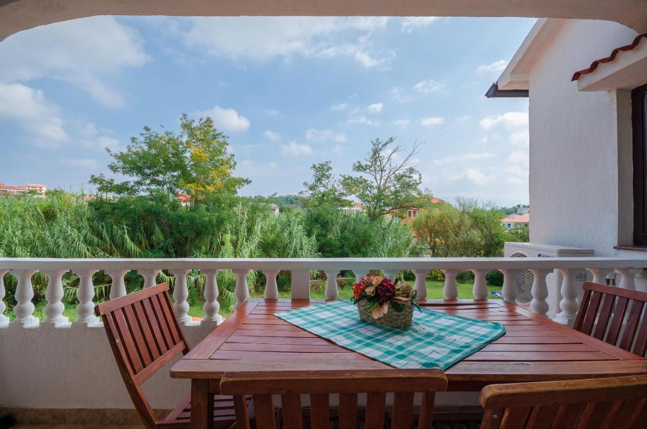 Apartments Helena لوبار المظهر الخارجي الصورة