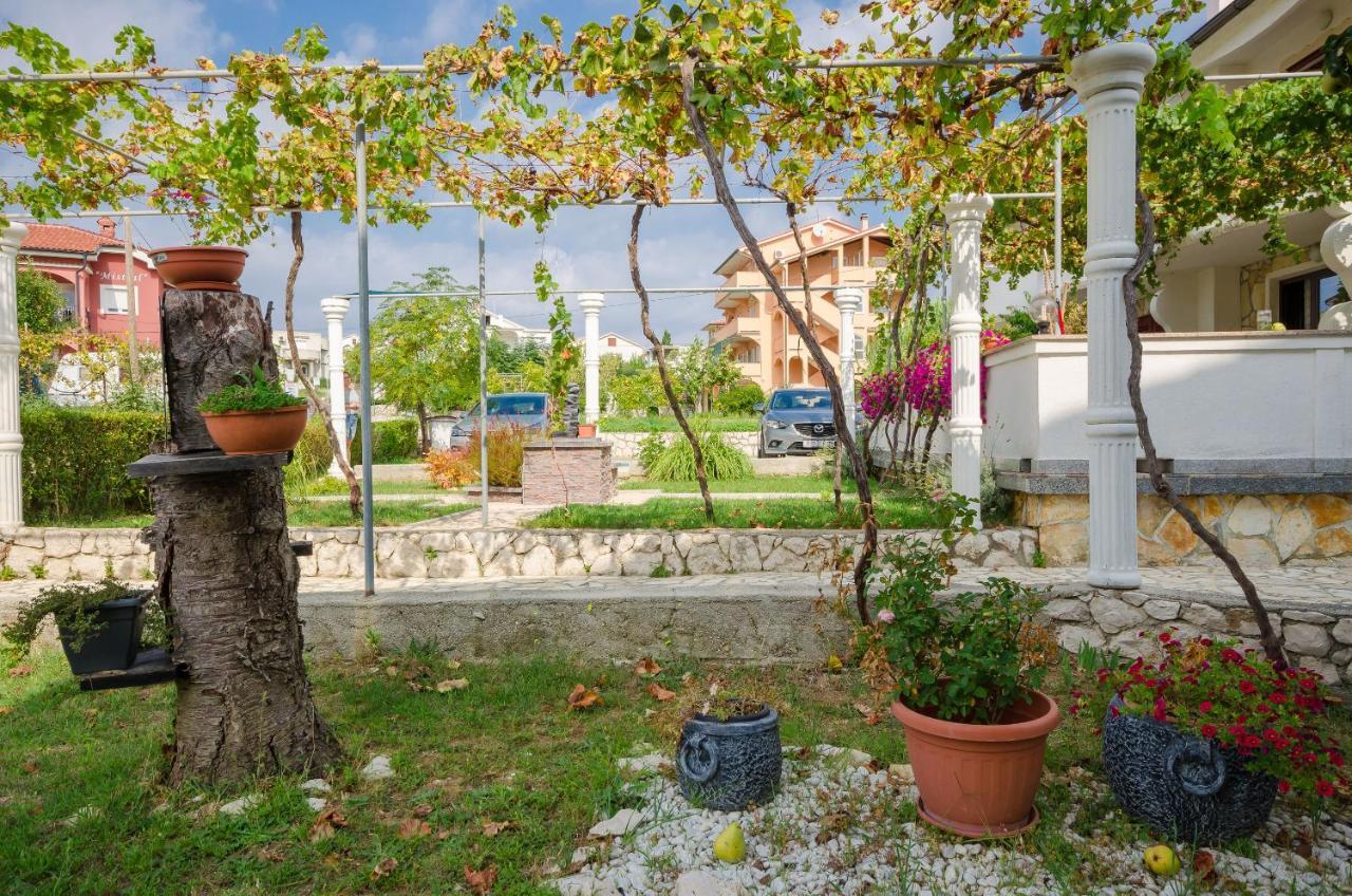 Apartments Helena لوبار المظهر الخارجي الصورة