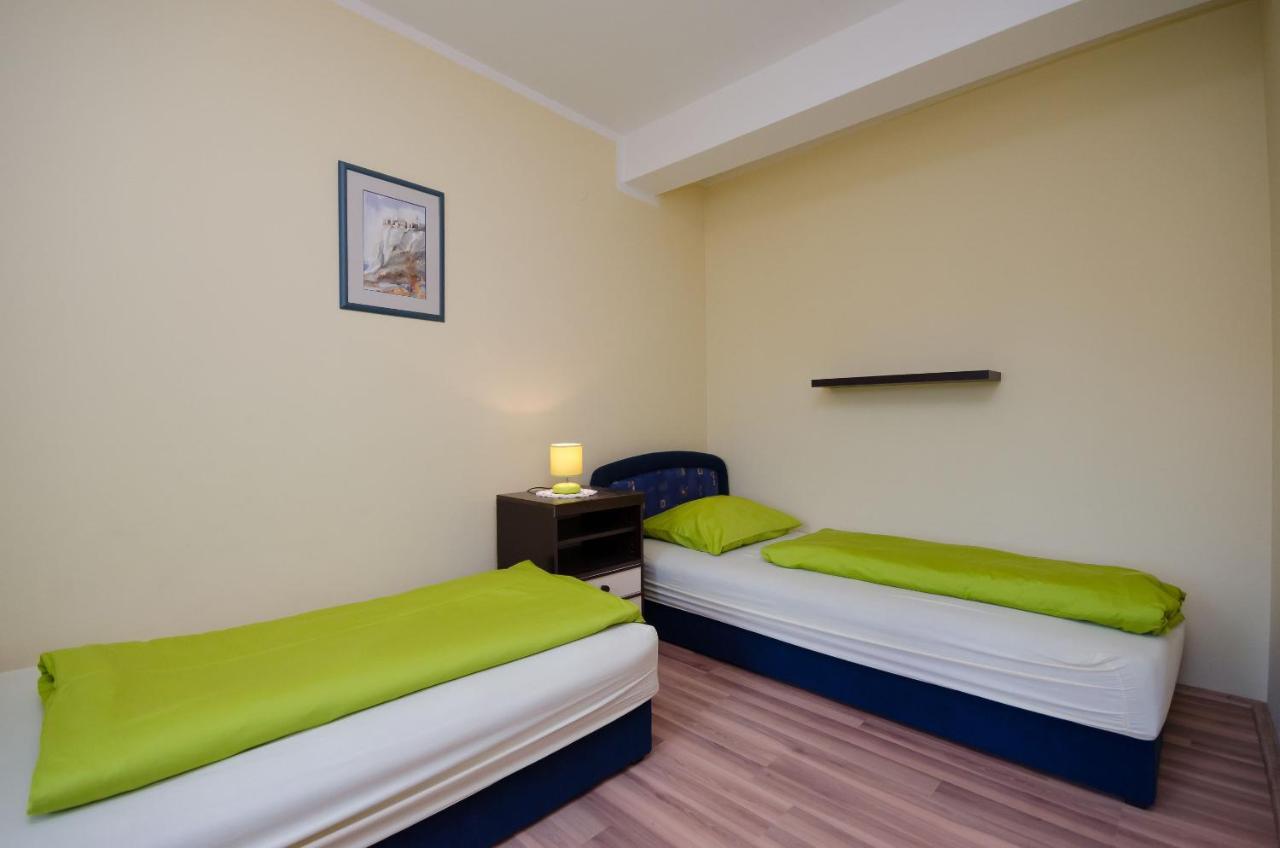 Apartments Helena لوبار المظهر الخارجي الصورة