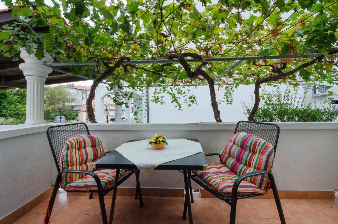 Apartments Helena لوبار المظهر الخارجي الصورة