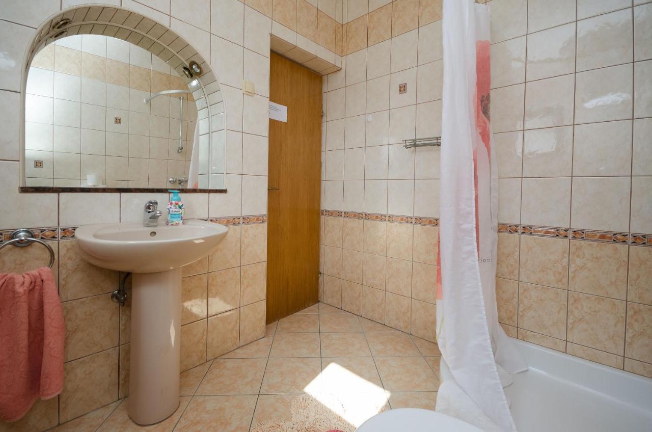 Apartments Helena لوبار المظهر الخارجي الصورة