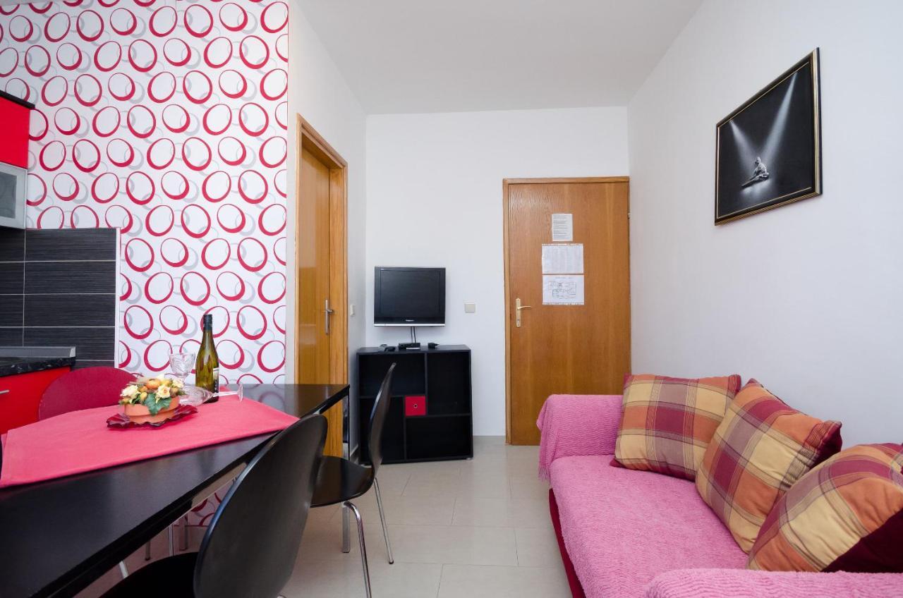 Apartments Helena لوبار المظهر الخارجي الصورة