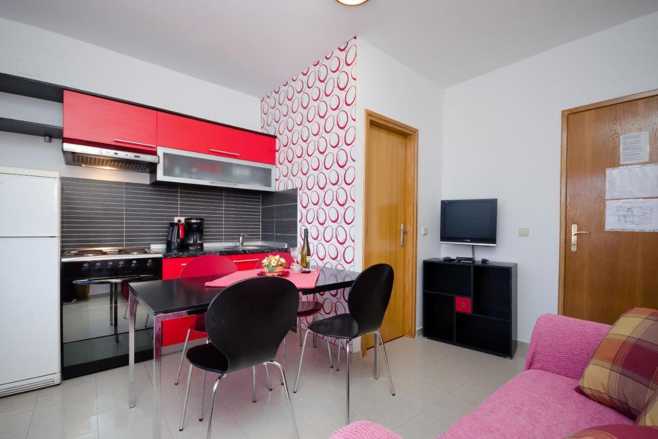 Apartments Helena لوبار المظهر الخارجي الصورة