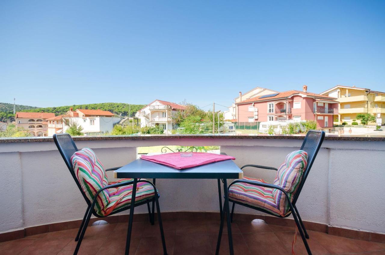 Apartments Helena لوبار المظهر الخارجي الصورة