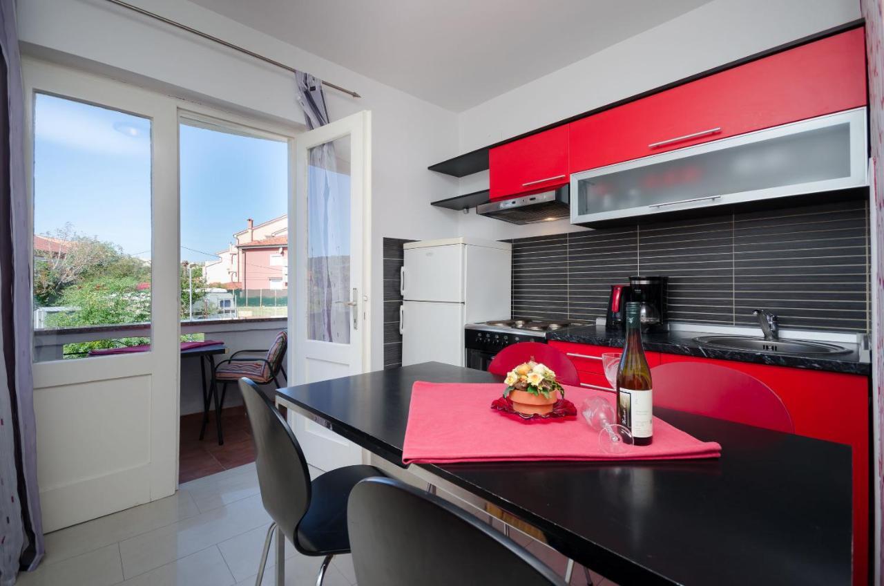 Apartments Helena لوبار المظهر الخارجي الصورة