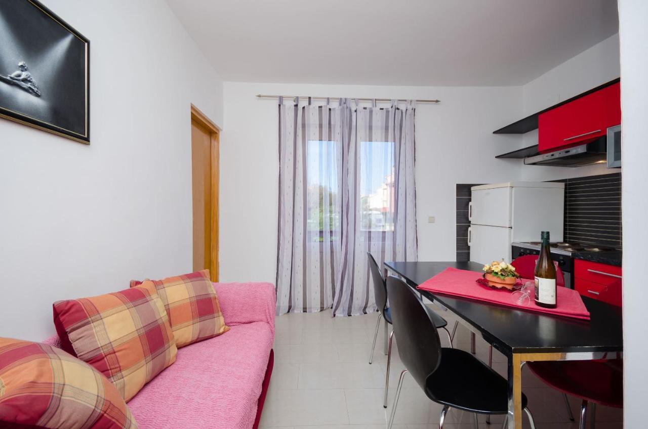 Apartments Helena لوبار المظهر الخارجي الصورة